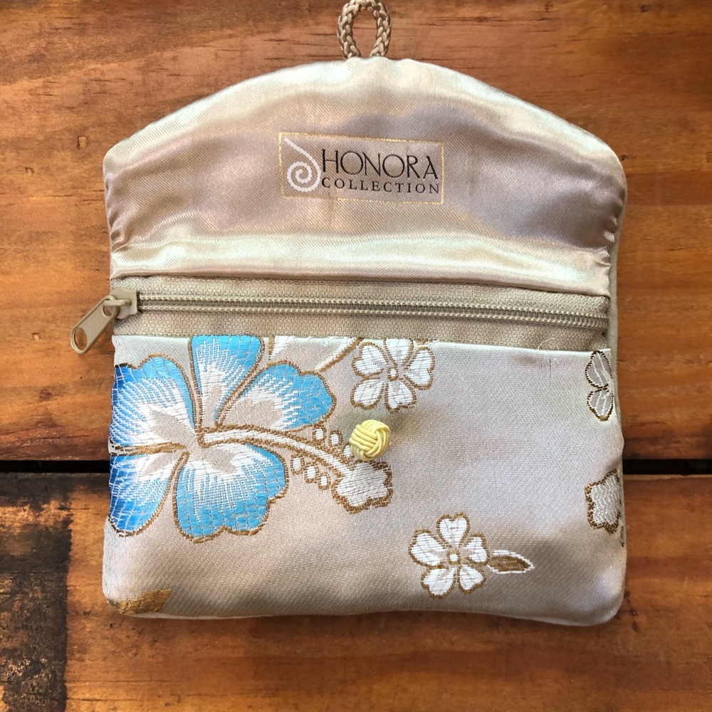Small satin pouch - Picture 4 of 6
